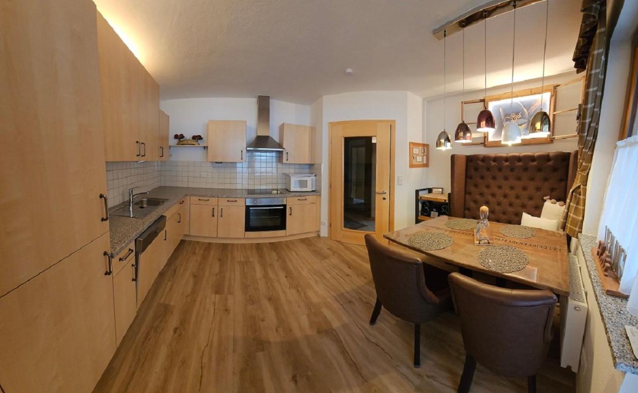 Alpineas Apartment ลอยทัช ภายนอก รูปภาพ